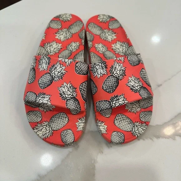 Slippers - Picture 4 of 6